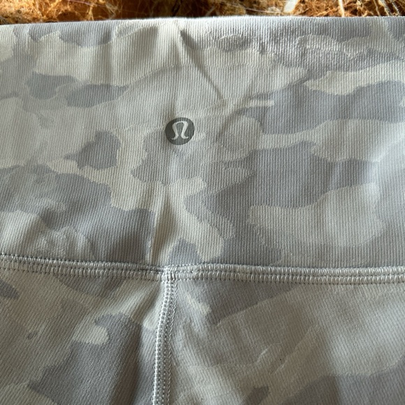 lululemon athletica Women's High-Rise White Camo Bike Shorts - Picture 3 of 6
